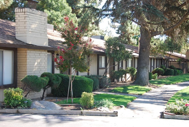 Building Photo - Yardley Gardens