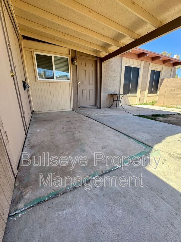 Building Photo - 601 N May