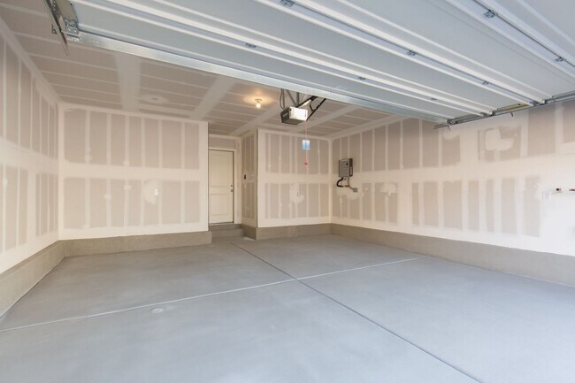 Building Photo - Stunning New-Build Townhouse in Growing 89139 Neighborhood