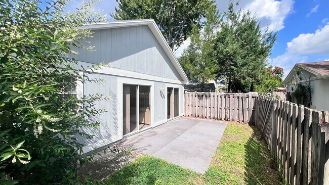 Building Photo - Beautiful 3/2 Home Located In Waterford La...