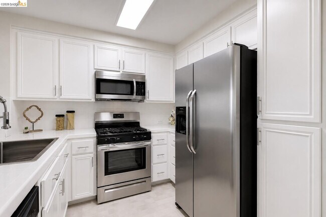 Building Photo - 200 Caldecott Ln