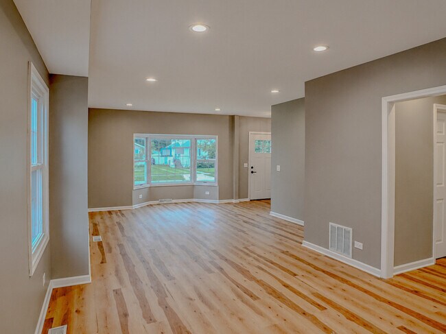 Building Photo - 523 S Monterey Ave