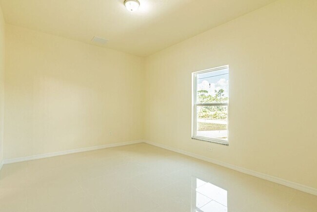 Building Photo - 3BR/2BA Home with 1-Car Garage in Prime SW Lehigh Acres – Brand New Construction