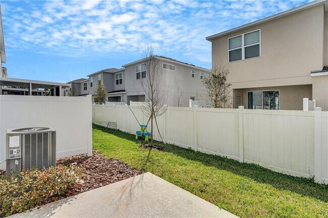 Building Photo - 6313 Willowside St