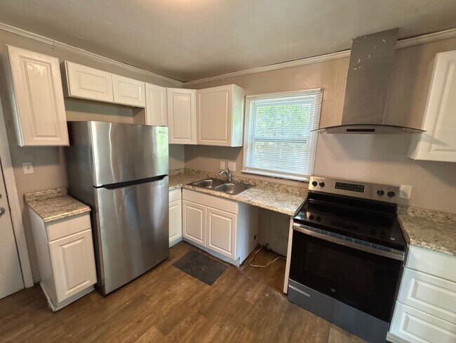 Building Photo - 410 Blacksnake Rd