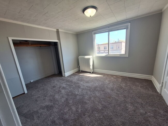 Building Photo - AVAILABLE June 2025 - 3 Bedroom, 1 Bath in...