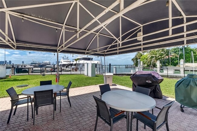 Building Photo - 1413 Sunset Harbour Dr