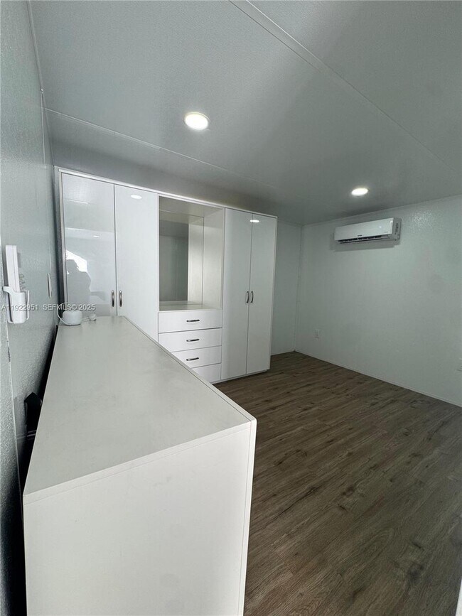 Building Photo - 4341 SW 99th Ct