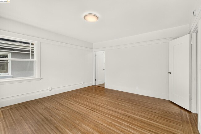 Building Photo - 846 Mandana Blvd