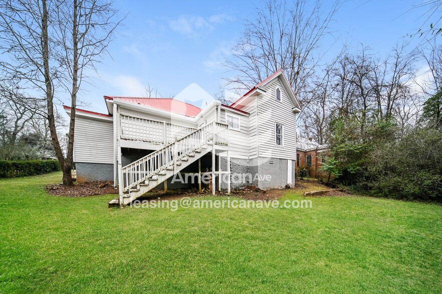 Building Photo - 815 Forrest Ave