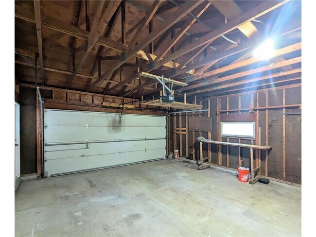 Building Photo - 6065 Oakwood Rd