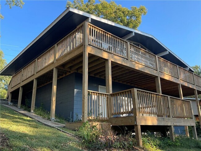 Building Photo - 42 Hope Dr