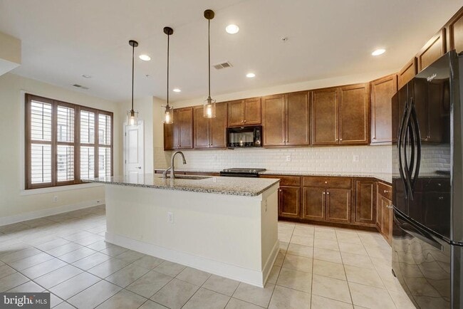 Building Photo - 620 McKenzie Ave