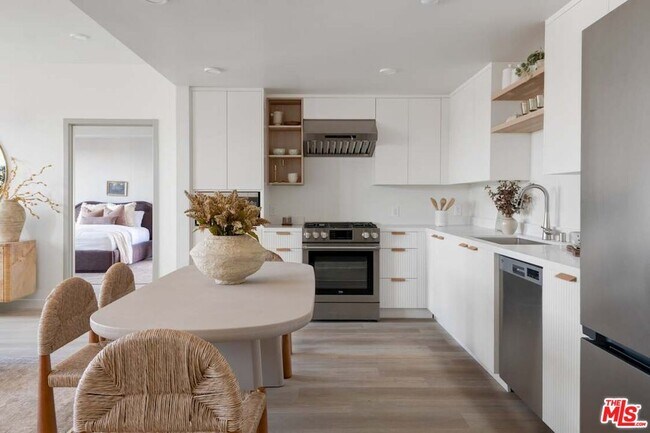 Building Photo - 6320 Garvanza Ave