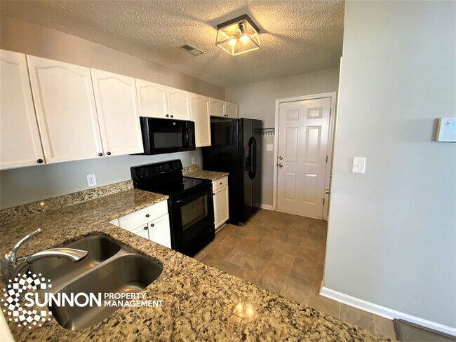 Building Photo - Adorable 3 BR 2.5 BA Updated House + Garage