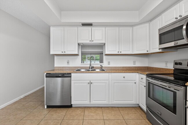 Building Photo - 2501 Antigua Terrace