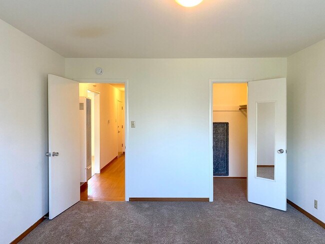 Building Photo - Immaculate 1BR/1BA! Downtown San Anselmo! Parking! Laundry! PROGRESSIVE