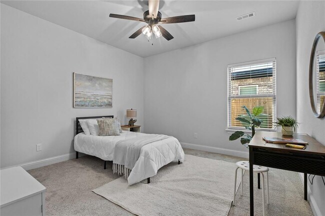 Building Photo - 230 Bequette Ln