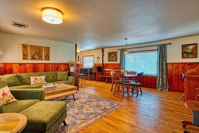 Building Photo - 201 White Dr