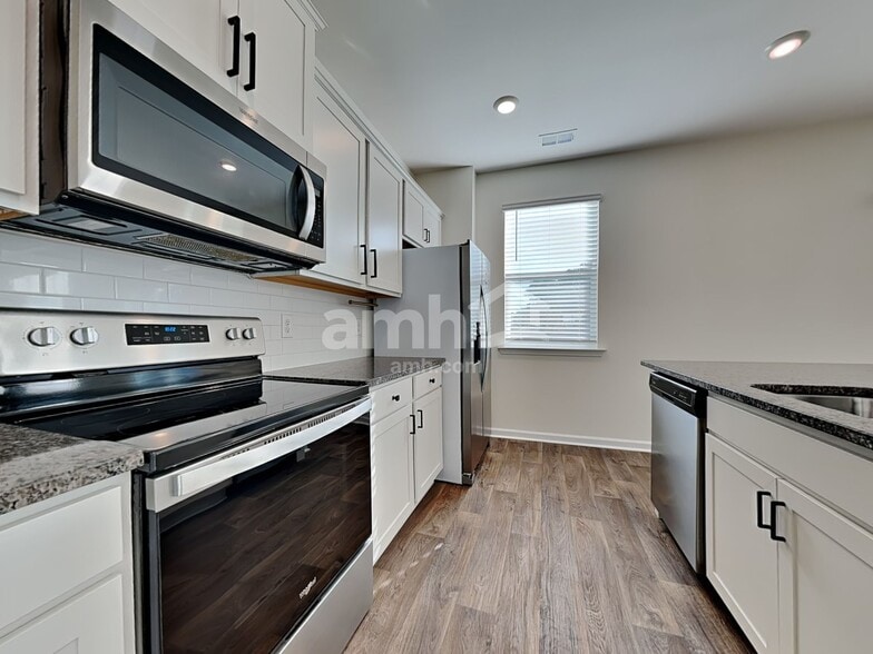 Building Photo - 121 Decker Dr