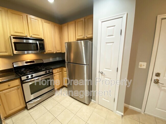 Building Photo - 2465 Army Navy Dr