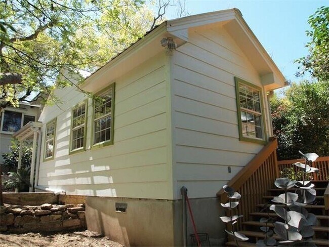 Building Photo - 1124 Reagan Terrace