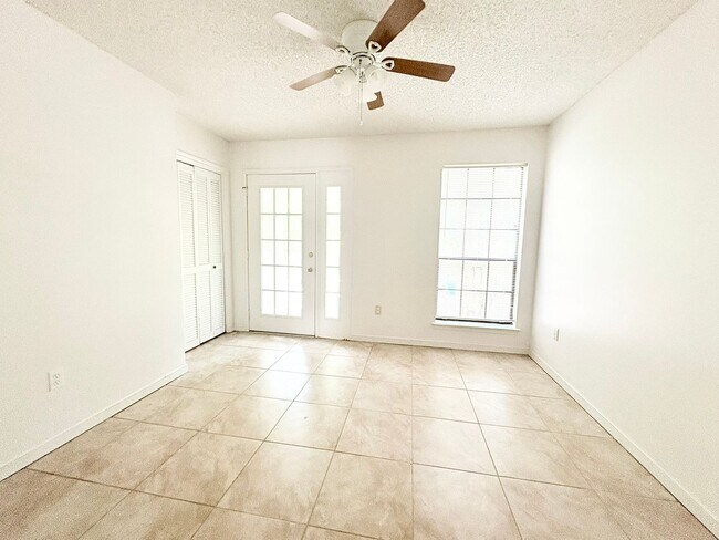 Building Photo - 1147/1149 Willow Creek Dr