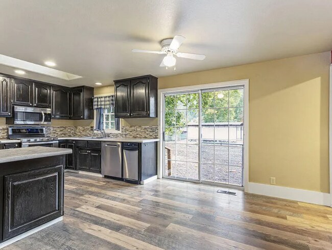 Building Photo - 132 Lloyellen Dr