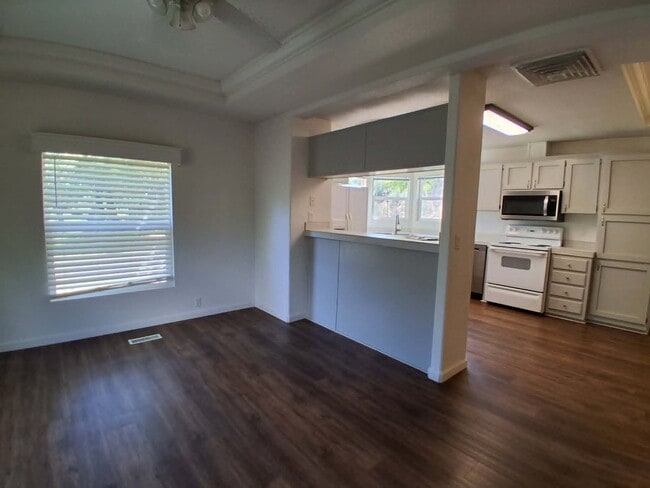 Building Photo - 44989 CA-49