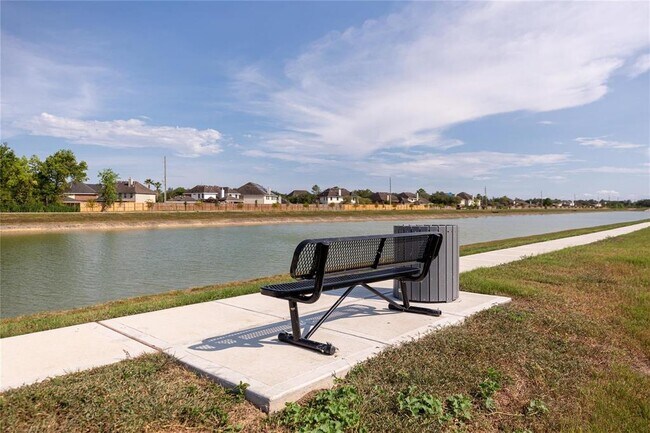 Building Photo - 5619 Brooklyn Rose Dr