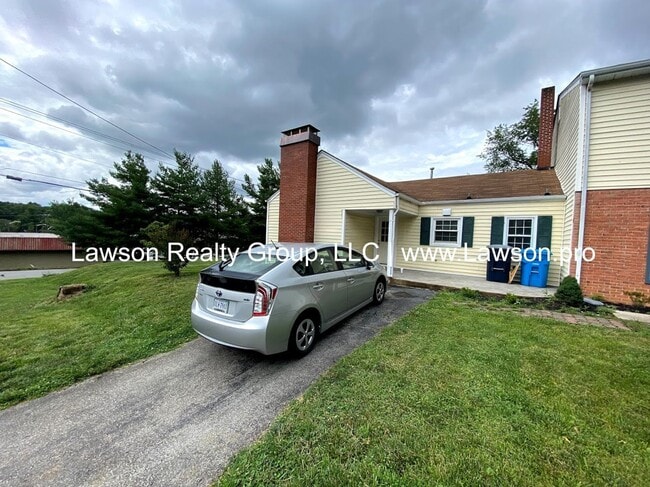 Building Photo - Charming South Roanoke Two Bedroom-One Lev...