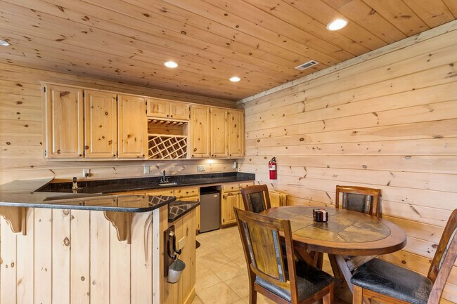 Building Photo - 121 Pontoosuc Dr