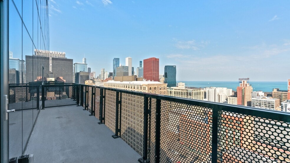 Building Photo - 715 S Clark St