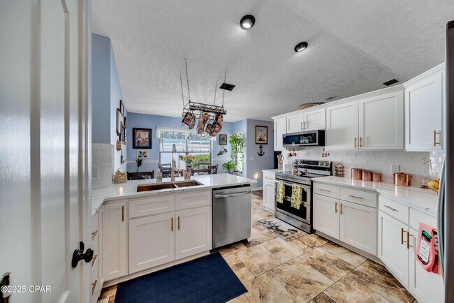 Building Photo - 625 Amberjack Dr
