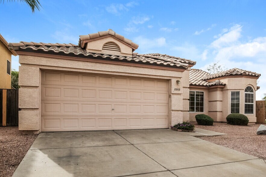 Building Photo - 2203 E Edna Ave