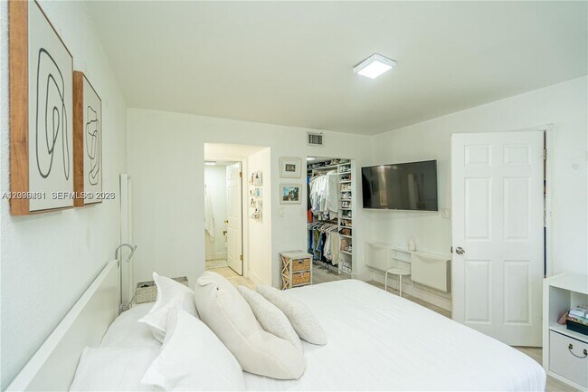 Building Photo - 9856 Nob Hill Ln