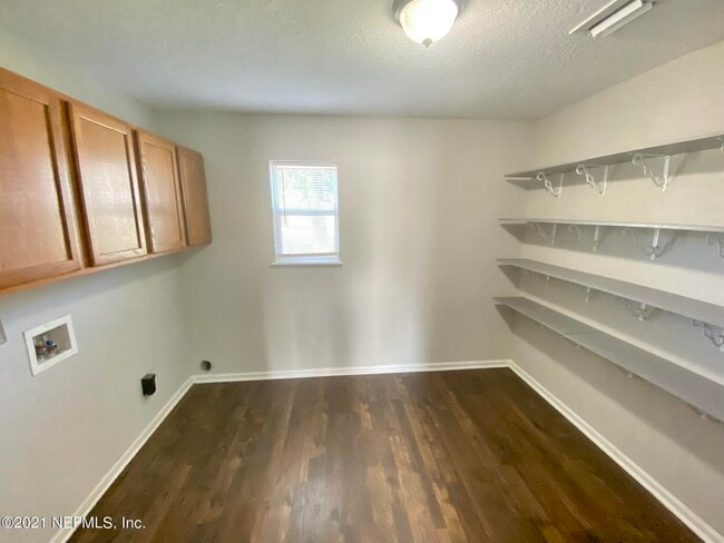 Building Photo - 7147 Newman Lake Ct