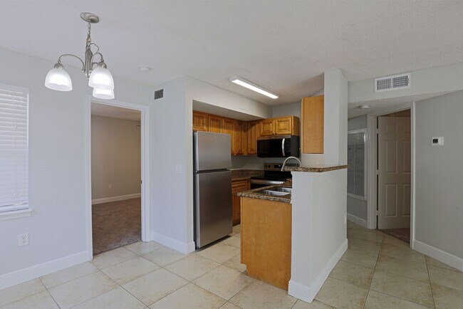 Building Photo - Venetian Palms 12670-2203