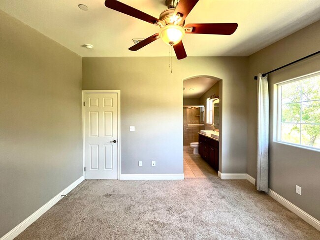 Building Photo - 267 Via las Casitas