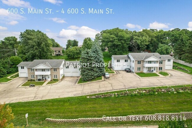 Building Photo - 2 bedroom/ 1 bath apartment in Deerfield, WI