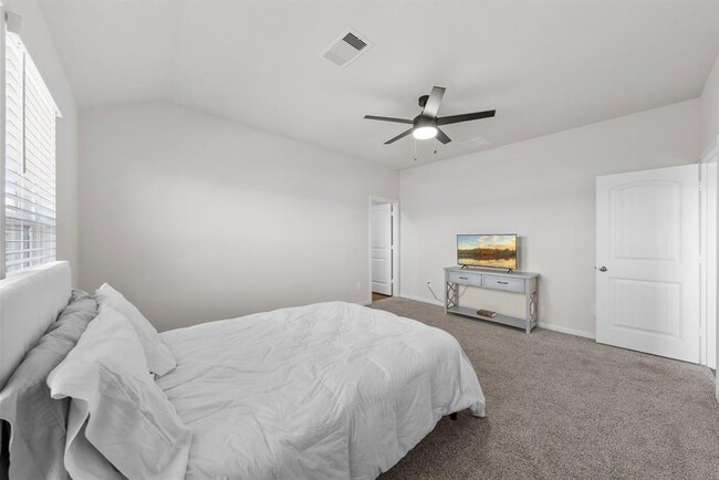 Building Photo - 320 Darwin Pl