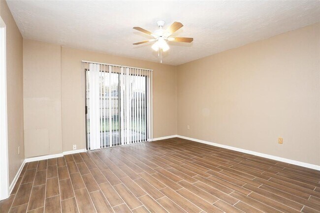 Building Photo - 21623 Park York Dr