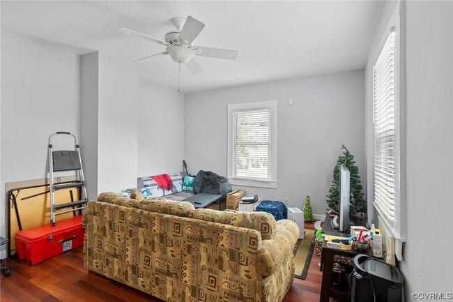Building Photo - Huge 5 Bedroom House Next to VCU With Off ...