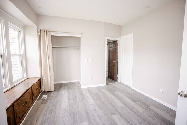 Building Photo - 1101 Radcliffe Dr