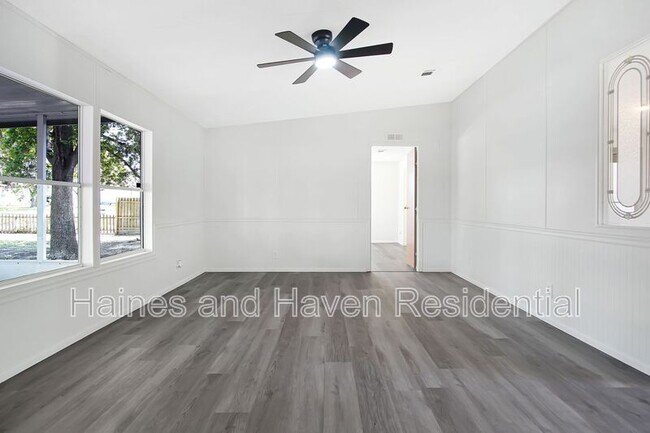 Building Photo - 322 Clearwater Lake Dr