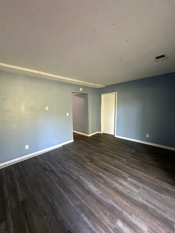 Building Photo - 2117 Quail Creek Dr
