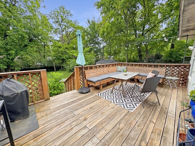 Building Photo - Large 4 bedroom, 3 bath home recently updated near Chickasaw Gardens