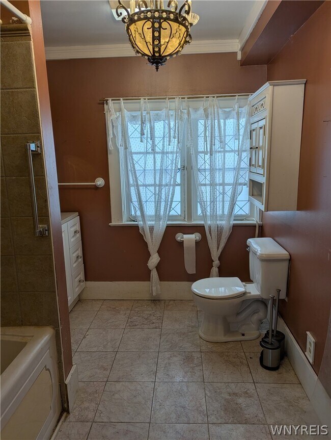 Building Photo - 5722 Buffalo Ave