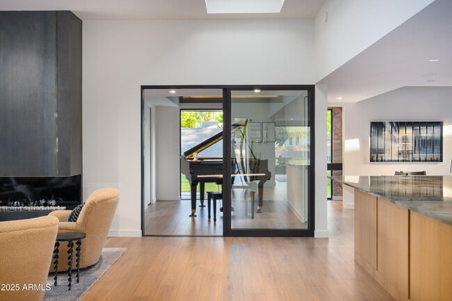 Building Photo - 5311 E Mitchell Dr