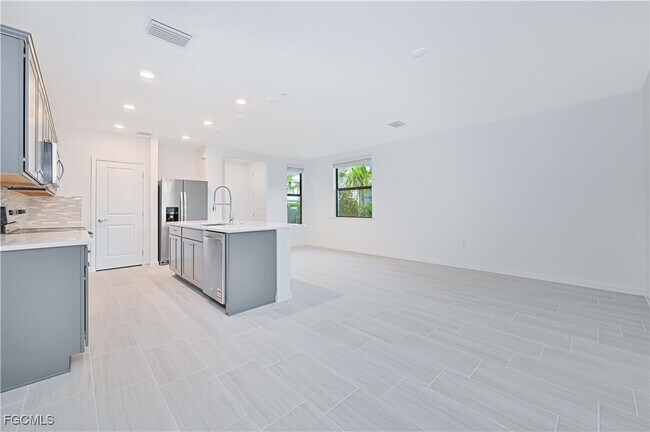 Building Photo - 13011 Luminary Wy